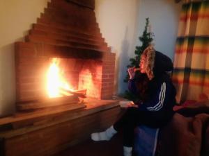 Cabaña con Bañera y Chimeneas en Puesta de Sol