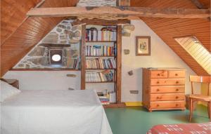 Maisons de vacances Amazing Home In Saint Connec With Kitchenette : photos des chambres