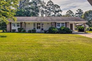 obrázek - Cozy Waycross House with Yard and Screened Patio!