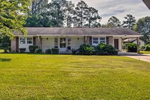 Cozy Waycross House with Yard and Screened Patio! - Hazlehurst