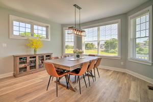 Gorgeous Newly Built Home: Golf Course View!
