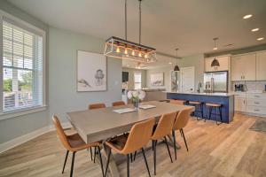 Gorgeous Newly Built Home: Golf Course View!