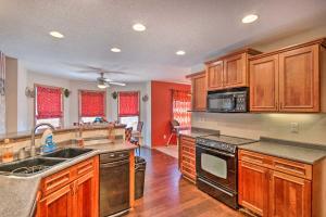 Pet-Friendly Des Moines Home with Fenced Yard!