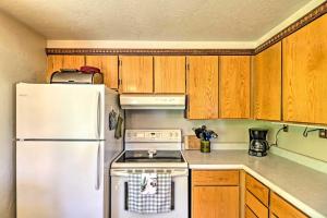 Cozy Montana Lake View Getaway - Fish and Hike!