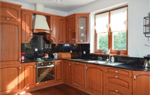 Beautiful Home In Gardna Wielka With Kitchen