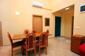 Apartments by the sea Rogoznica - 3199