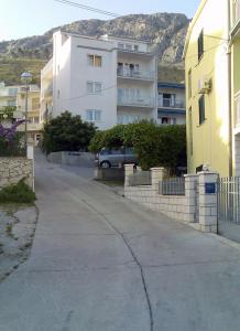 Apartments with a parking space Duce, Omis - 3190