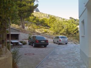 Apartments with a parking space Duce, Omis - 3190