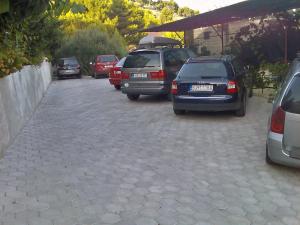 Apartments with a parking space Duce, Omis - 3190