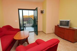 Apartments by the sea Rogoznica 3200