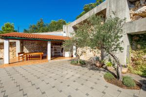 Apartments by the sea Tisno, Murter - 3209