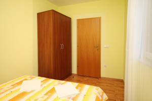 Apartments by the sea Rogoznica - 3262