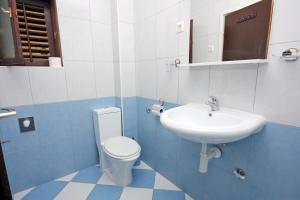 Apartments with a parking space Hvar - 3229