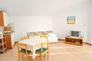 Apartments by the sea Rtina - Miletici, Zadar - 3257