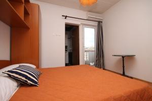 Rooms with a swimming pool Metajna, Pag - 3306