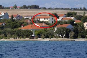 Apartments by the sea Petrcane, Zadar - 3288 - 3hvězdičkové hotely ve městě Petrcane