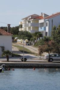 Apartments by the sea Petrcane, Zadar - 3288 