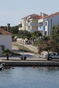 Apartments by the sea Petrcane, Zadar - 3288