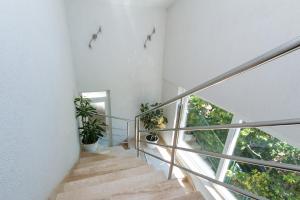 Apartments and rooms with parking space Brela, Makarska - 2717