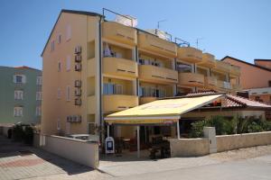 Apartments by the sea Povljana, Pag - 3316