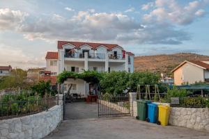 Apartments for families with children Grebastica, Sibenik - 477