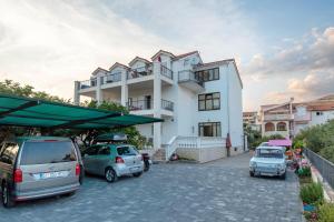 Apartments for families with children Grebastica, Sibenik - 477 