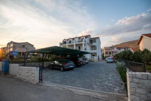 Apartments for families with children Grebastica, Sibenik - 477
