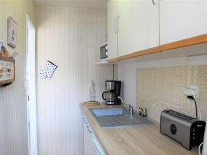 Studio Montagne 30m² avec Balcon Sud, 4 Couchages à 100m des Pistes et 10m des Commerces - FR-1-330B-199