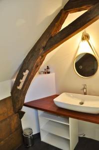 Maisons de vacances confortable maison familiale a l'entree du village medieval : photos des chambres