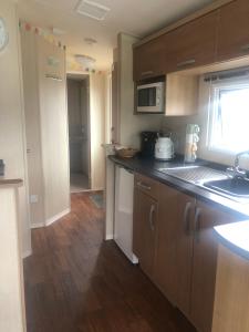 Cosy holiday caravan minutes from the beach