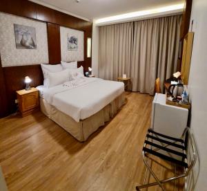 Executive Suite room in Jiwar Al Madina Hotel