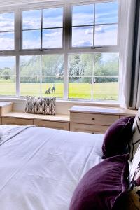 STUNNING LODGE MINUTES FROM THE SEA AND GOLF COURSE