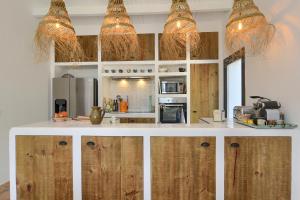 Villa for 10 with swimming pool and sea view