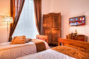 Three-Bedroom Apartment room in Romance al Colosseo
