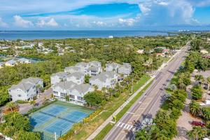 Longboat Key Cedars Beach House-Pet Friendly-2 Minute To The Beach