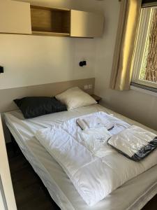 Campings Location mobil home saison 2023 : photos des chambres