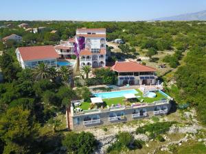 Family friendly apartments with a swimming pool Potocnica, Pag - 3075 