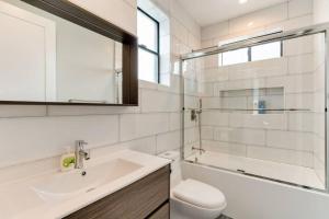 3 Luxury Modern Homes 12 bedrooms & Rooftop Decks