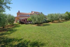 Family friendly apartments with a swimming pool Basanija, Umag - 3402 