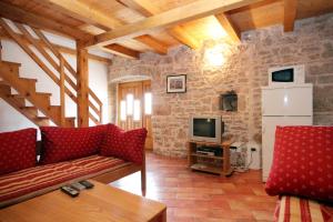 Family friendly house with a swimming pool Orihi, Central Istria - Sredisnja Istra - 3415