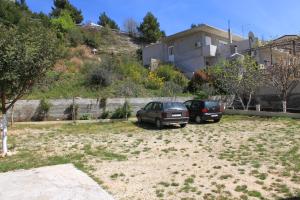 Apartments with a parking space Nemira, Omis - 4652