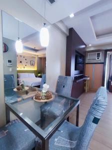 TWO PALMTREE VILLAS NEWPORT BOULEVARD NEAR NAIA 3 PASAY CITY