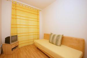 Studio with Balcony room in Apartments with WiFi Omis - 4654