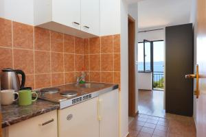 Apartments by the sea Brela, Makarska - 2718