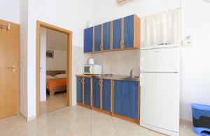 Apartments by the sea Balica Rat, Omis - 2753