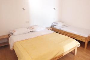 One-Bedroom Apartment with Terrace and Sea View room in Apartments by the sea Pisak Omis - 2750