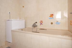 Apartments by the sea Tucepi, Makarska - 2694