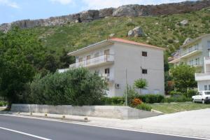 Apartments by the sea Duce Omis  2731