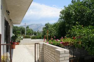 Apartments by the sea Duce, Omis - 2731