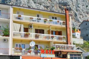 Apartments with WiFi Omis - 2757